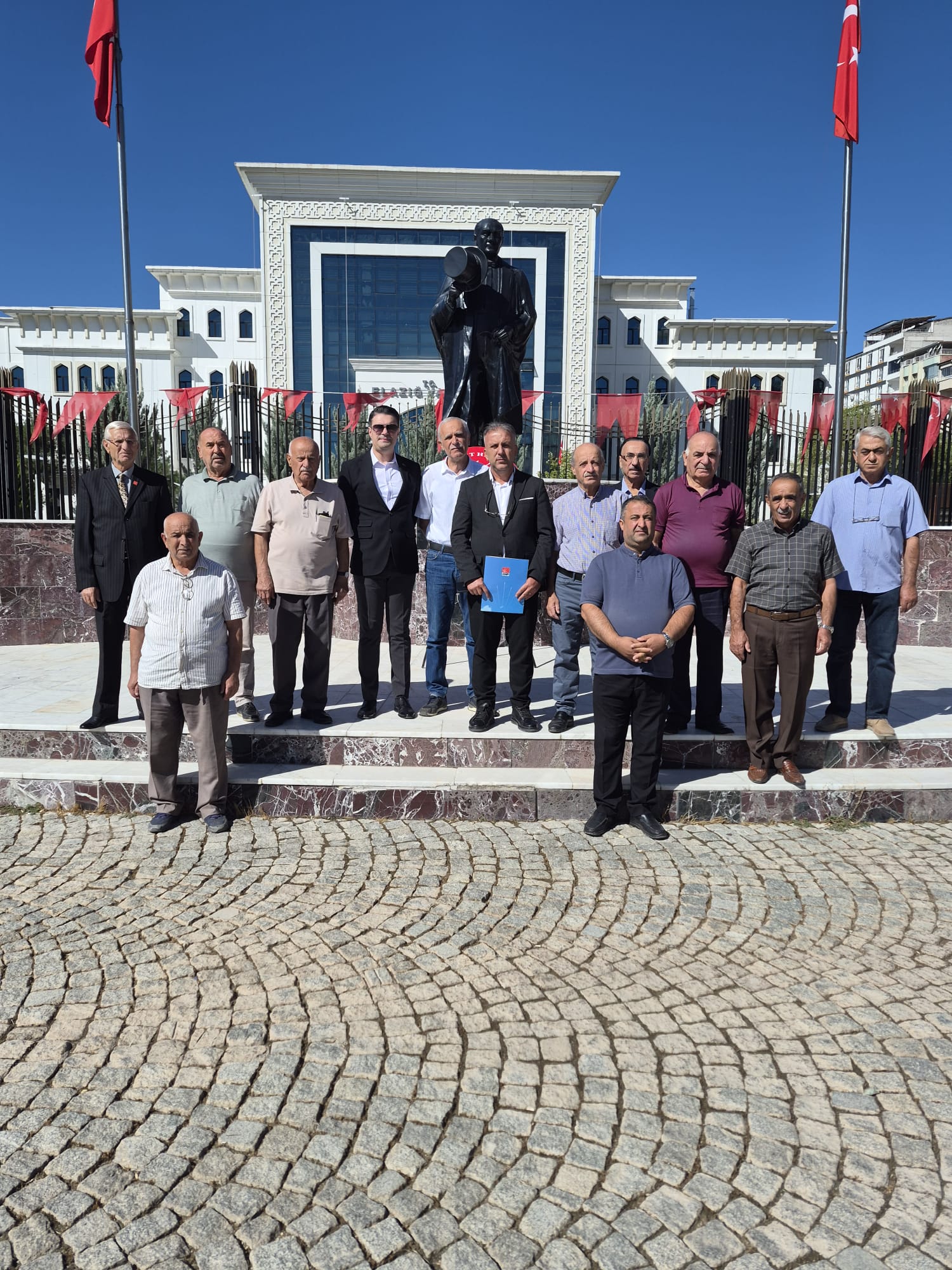 CHP’den 103. Yıl Çelengi