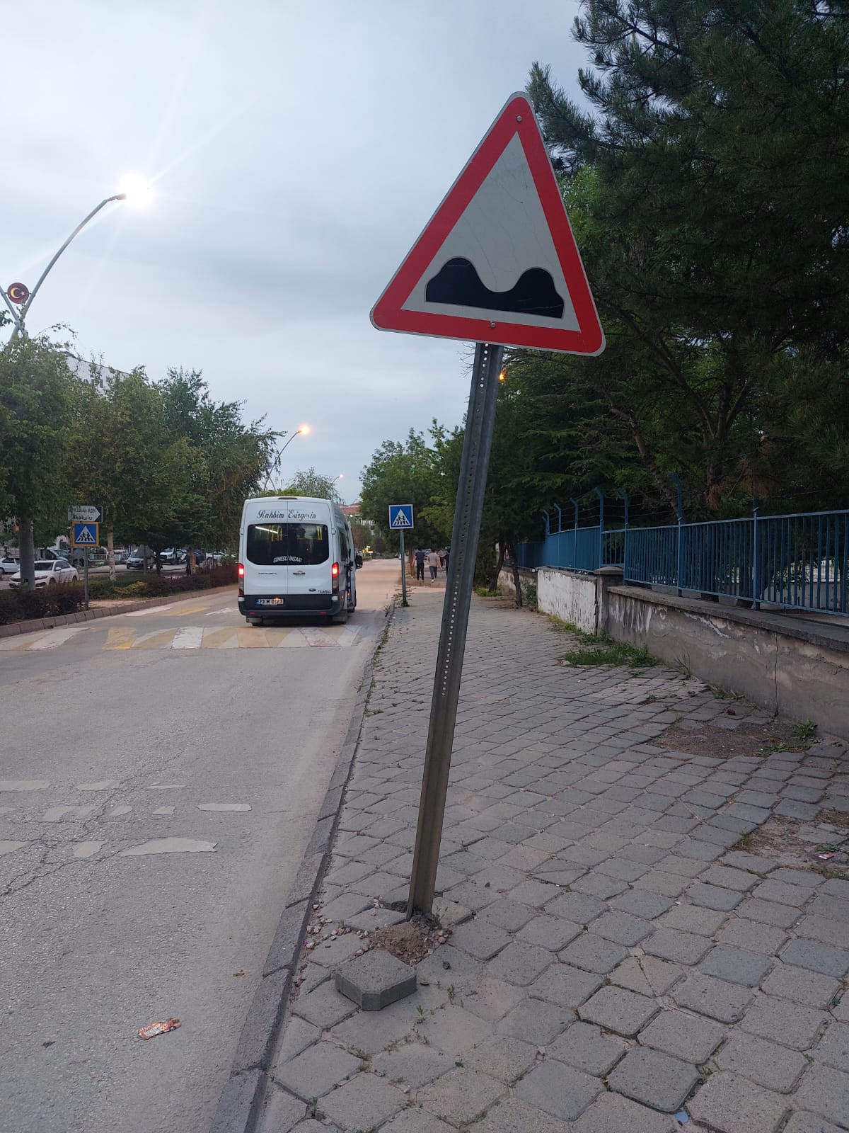 Çocukların Kafasına Düşmesini Mi Bekliyorsunuz?