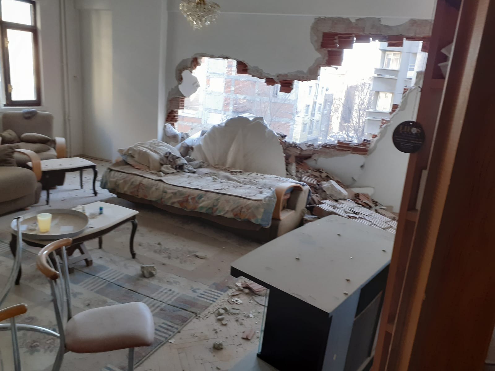 Evleri Başlarına Yıkılanlar Muhattap Bulamadılar